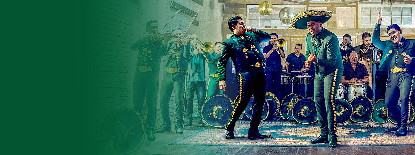 Mariachi Herencia de México performing