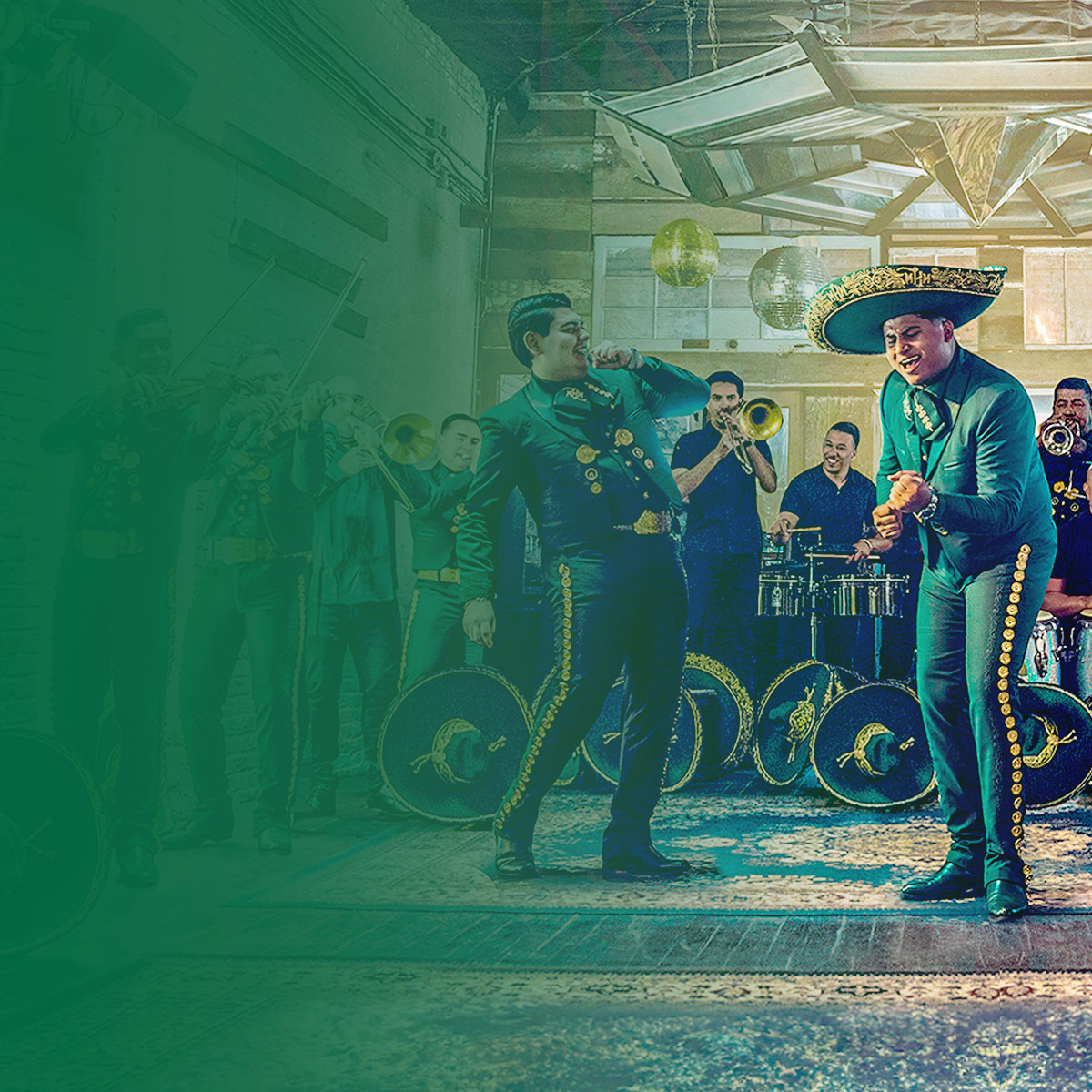 Mariachi Herencia de México performing