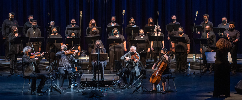 Kronos Quartet performs "At War with Ourselves – 400 Years of You" with narrator Nikky Finney and a choir, conducted by Valérie Sainte-Agathe.
